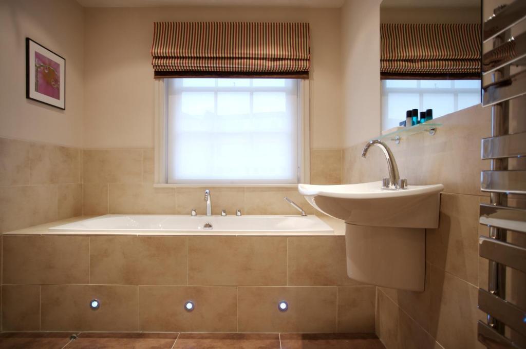 The George Hotel & Monty'S Cheltenham Phòng bức ảnh