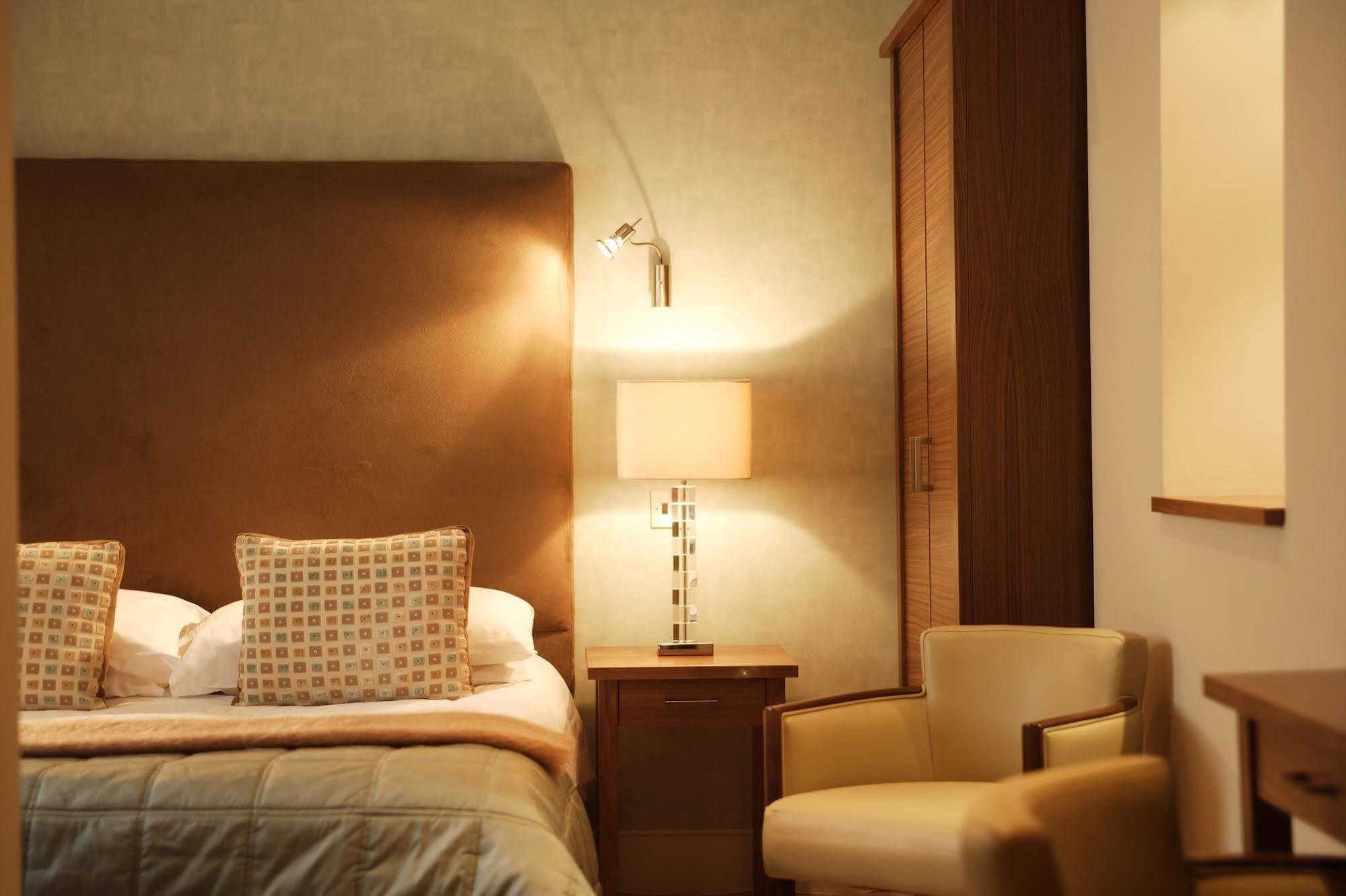 The George Hotel & Monty'S Cheltenham Ngoại thất bức ảnh