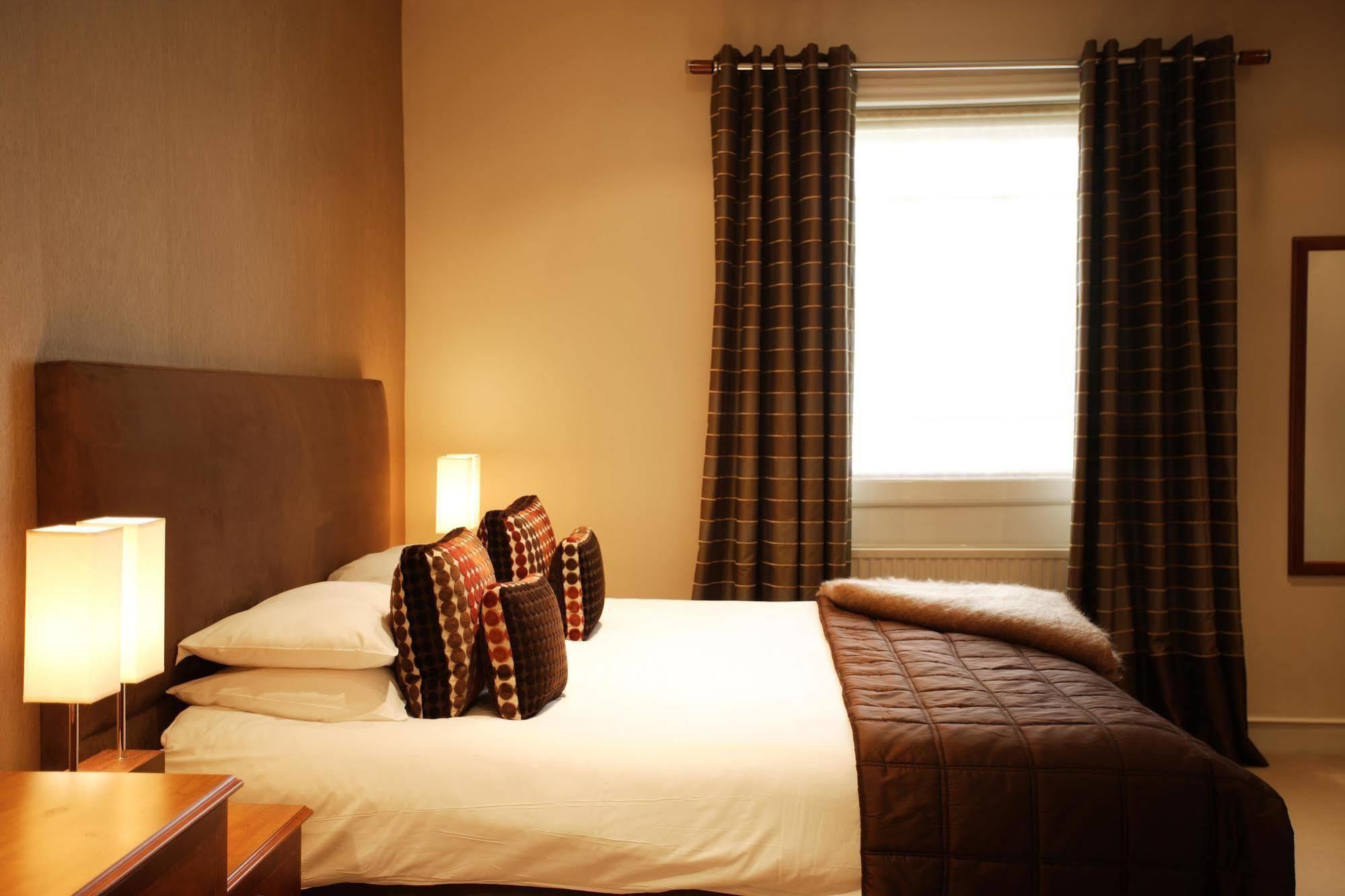 The George Hotel & Monty'S Cheltenham Ngoại thất bức ảnh